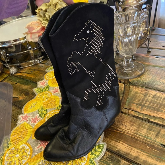 Vintage Lenni Made In Italy Blackk Leather Studded Horse Design Cowboy Boots - Picture 9 of 9